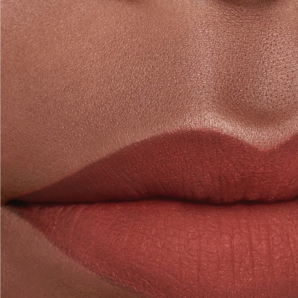 CHANEL Red Lipstick Vibrant Satin Finish - Picture 4 of 9
